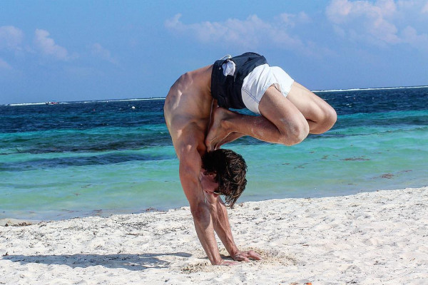 Tổng hợp những hình ảnh luyện tập Yoga đáng ngưỡng mộ của các nam Yogi